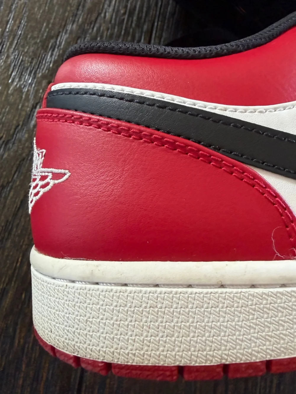 Nike Jordan 1 Low Bred Toe Size 11 Gym Red White Black Chicago